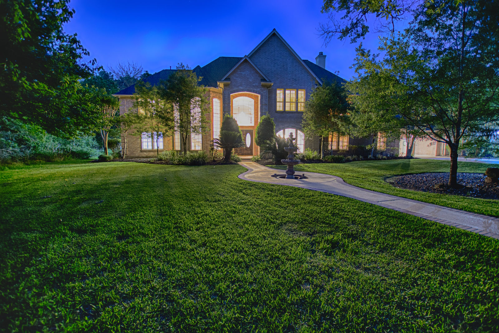 bayou realtorsdickinsontxrealestateOakDriveNight2 BAYOU REALTORS