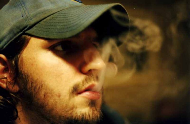 smoking cause acne
