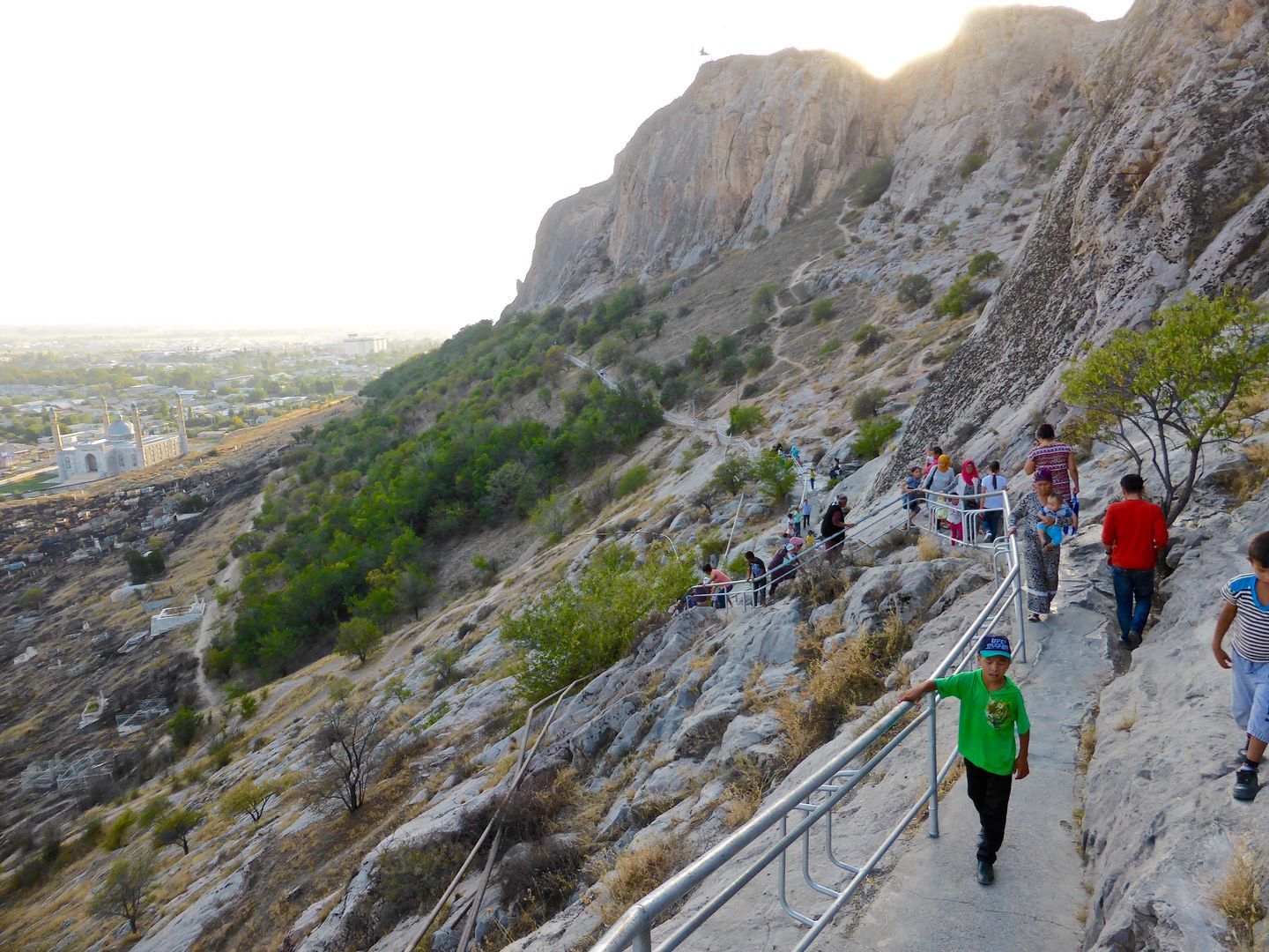 Tulpar Kol – Osh (240km, 5-6h)