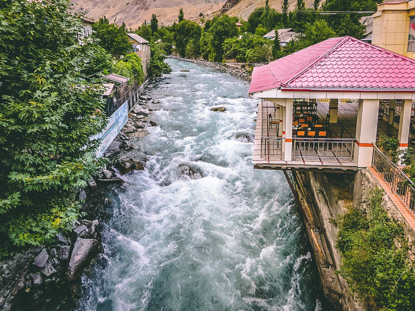 Dushanbe – Kulob – Kalai Khum (370km, 8-9h)