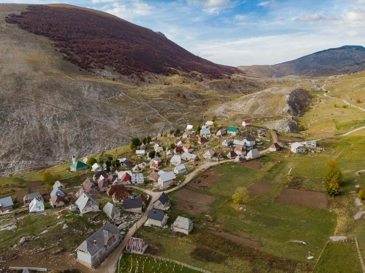 Hike to the mountain village of Lukomir