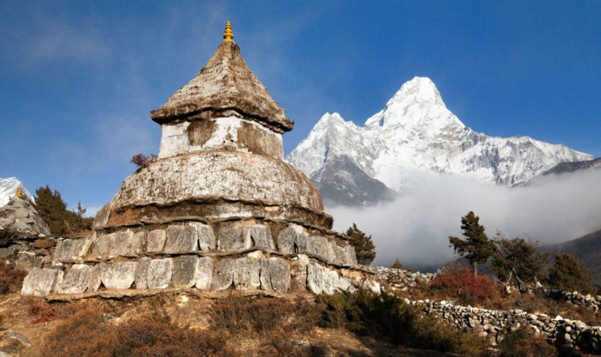 Trek to Dingboche and acclimatise