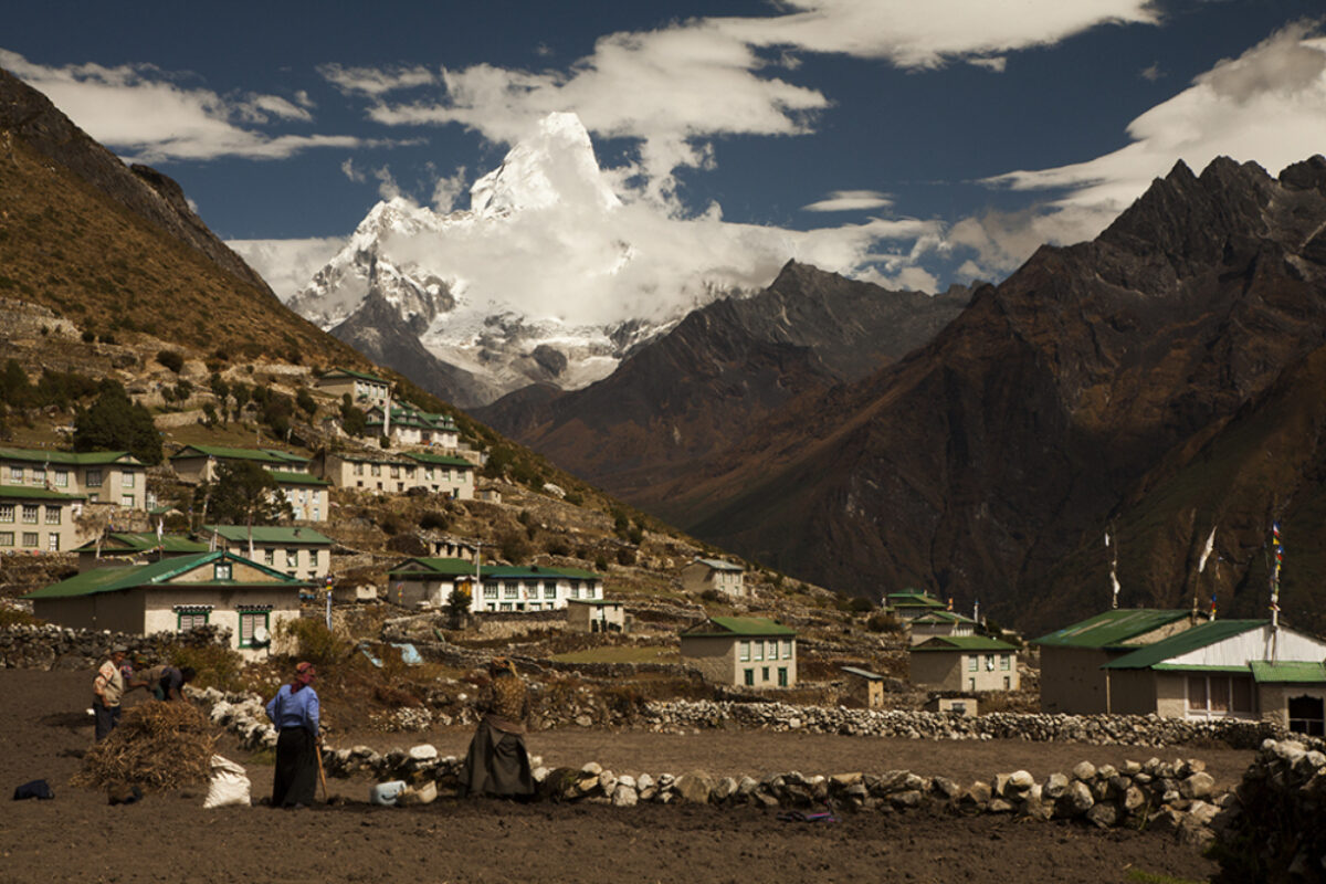 Trek to Monjo