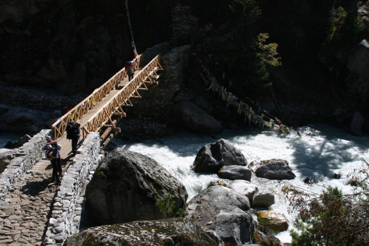Trek to Namche Bazaar and acclimatise