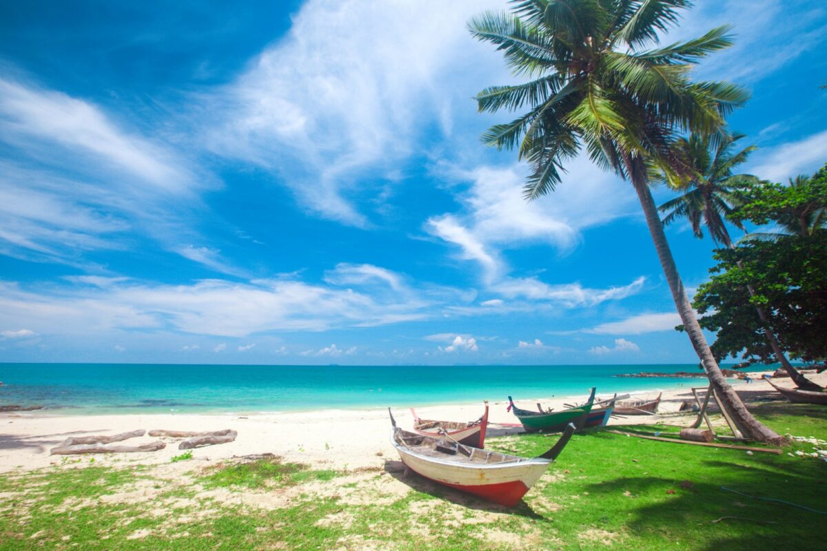 Relax on Ko Lanta's pristine beaches