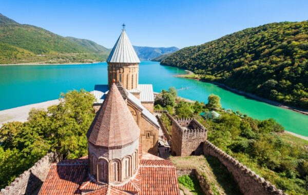 See the architectural hodge-podge of Ananuri Fortress