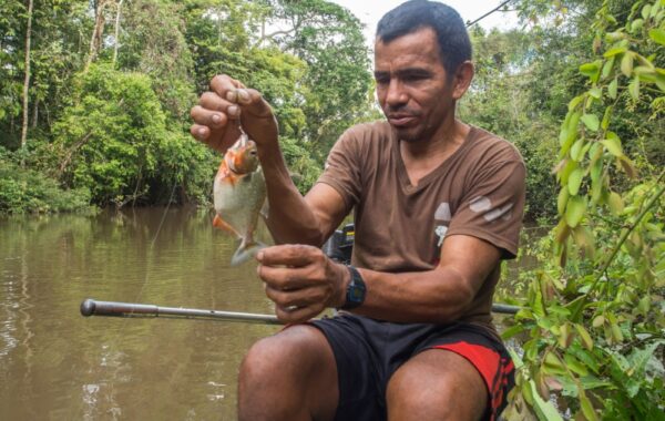 Try piranha fishing at Lake Tres Chimbadas