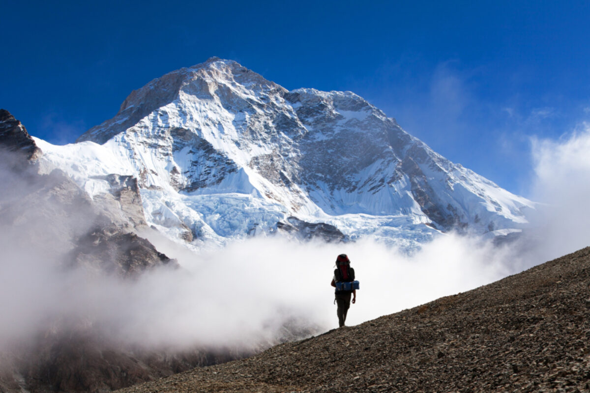 Makalu hiker