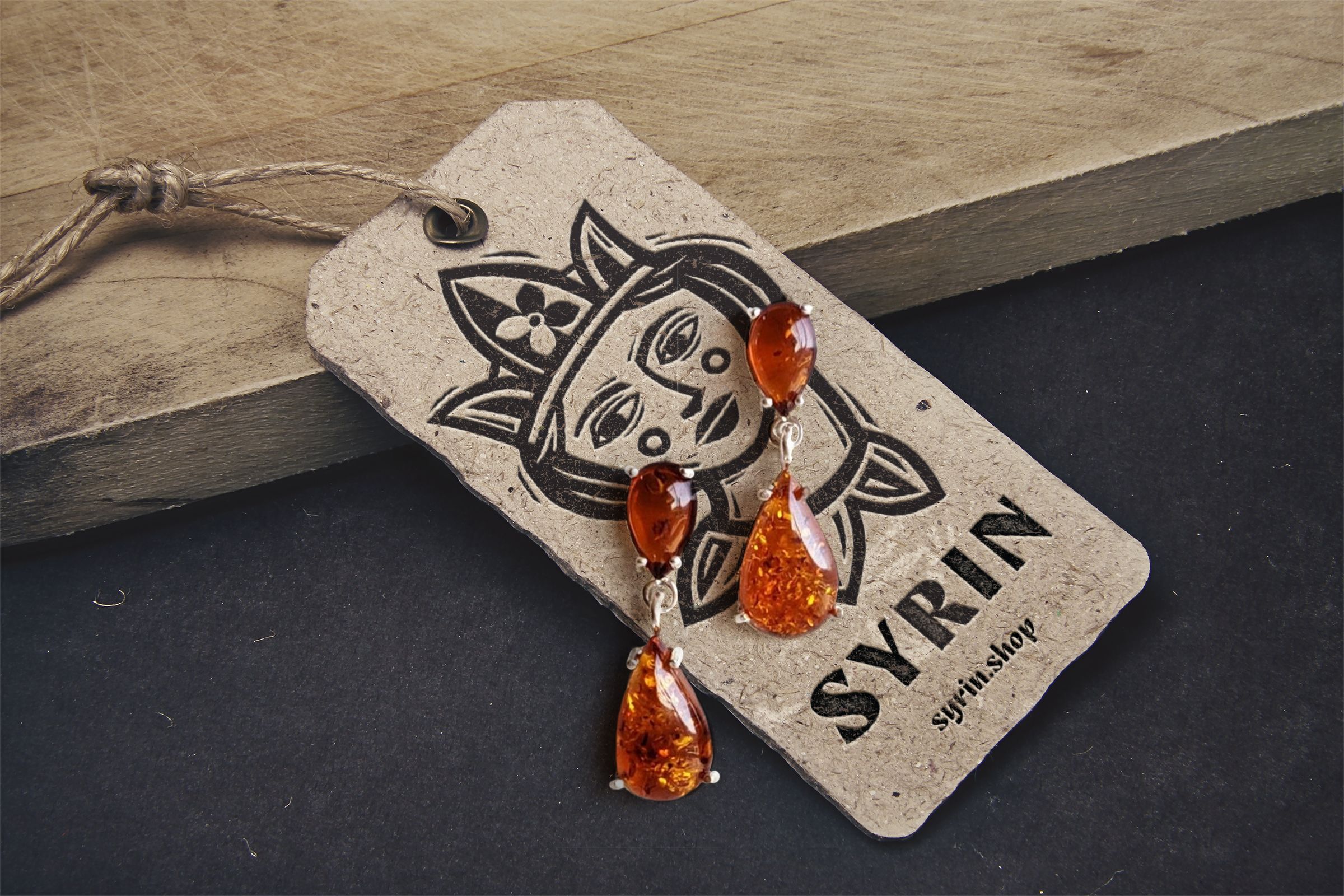 Syrin Identity, Laska | International Design Awards Winners