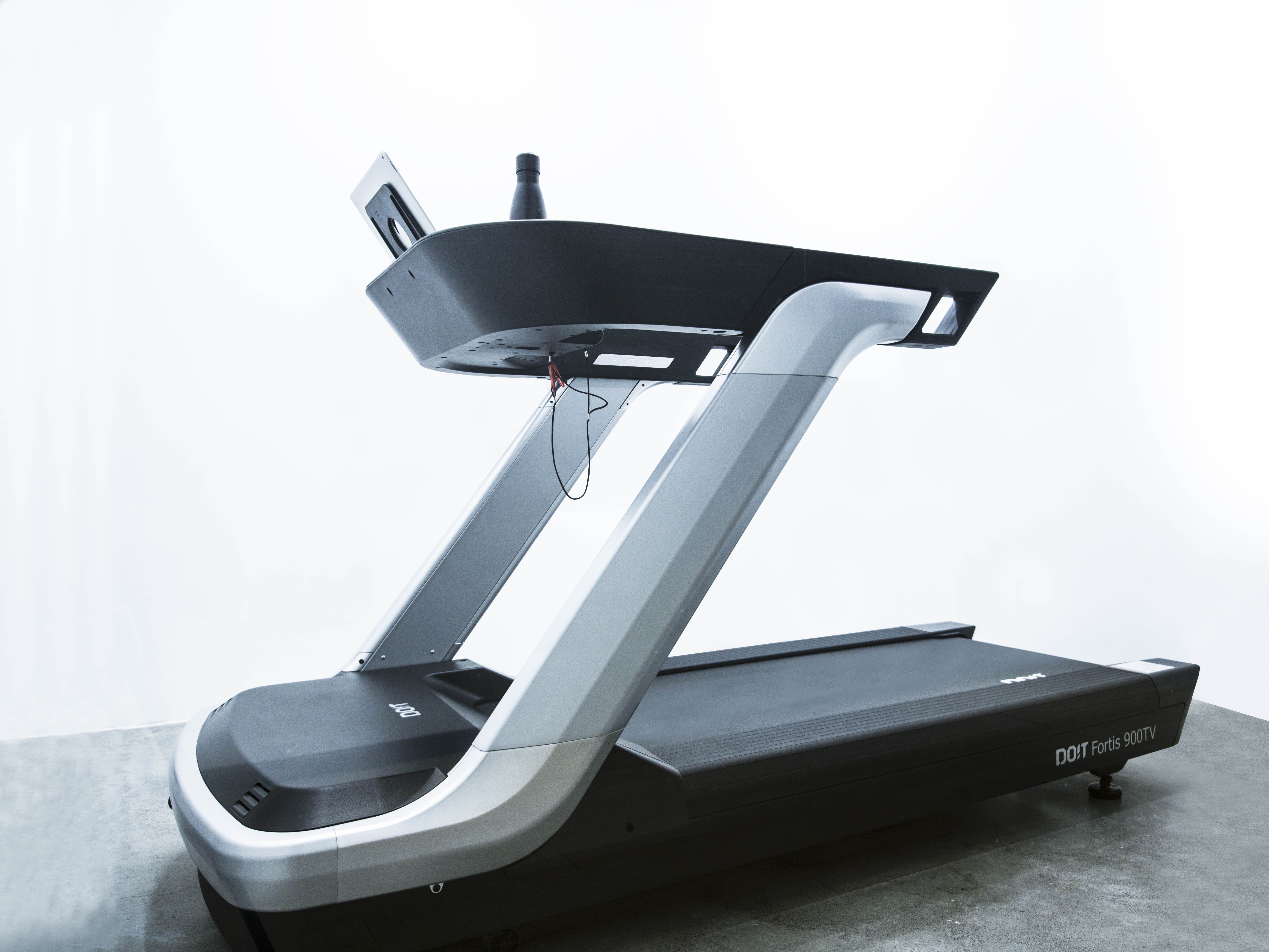 Fortis 900 treadmill, Plusout Design Studio | International Design Awards Winners