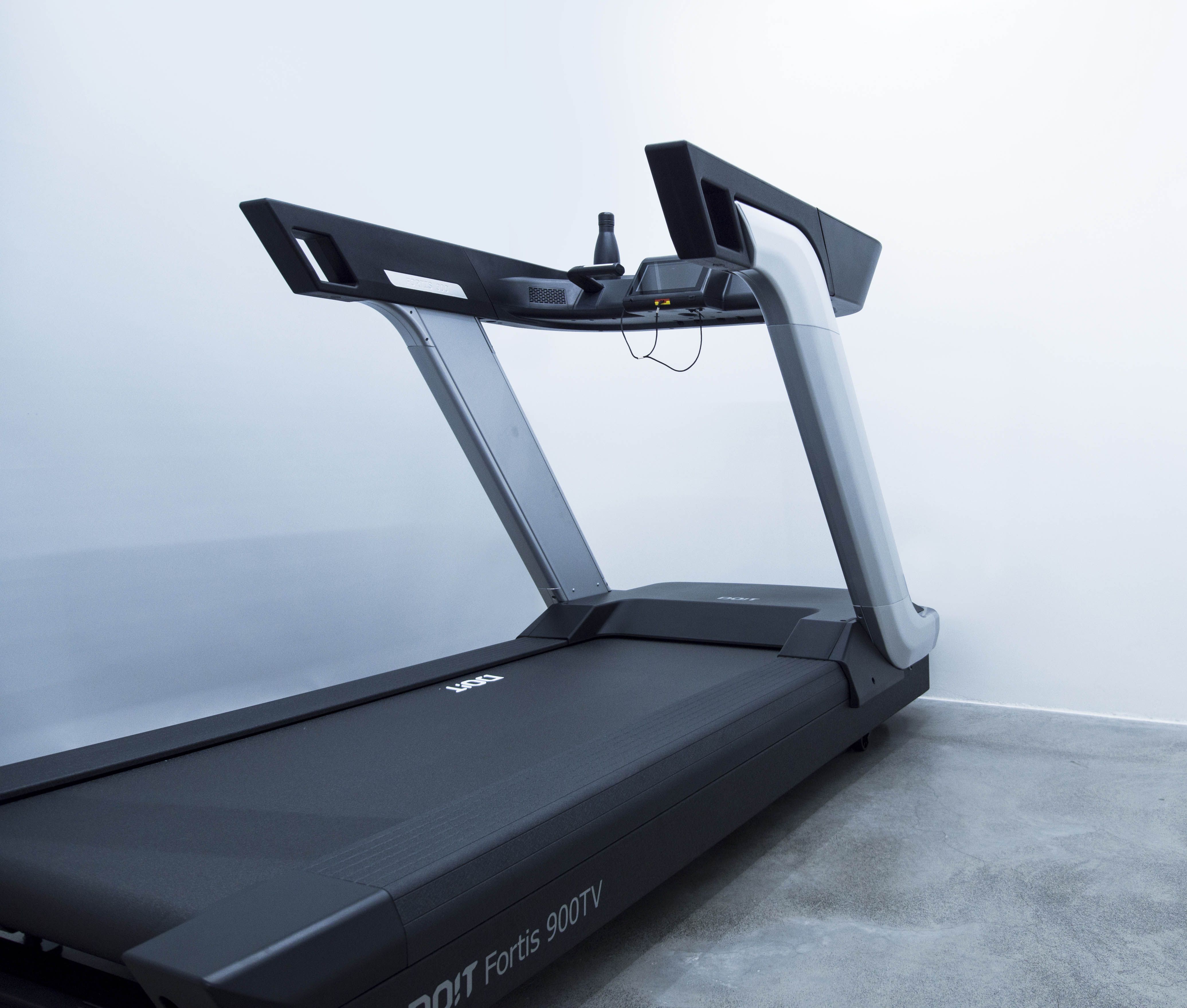 Fortis 900 treadmill, Plusout Design Studio | International Design Awards Winners