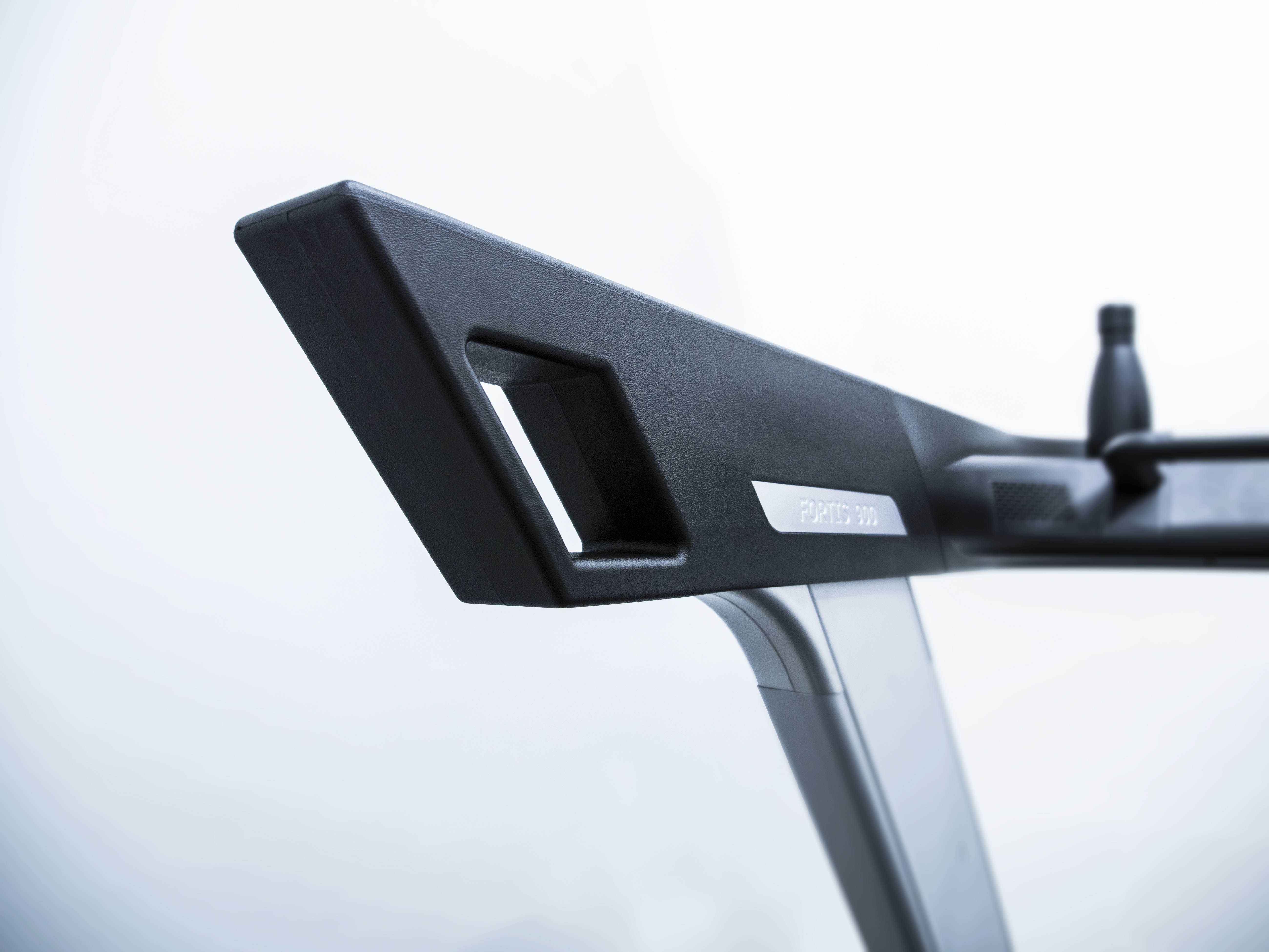 Fortis 900 treadmill, Plusout Design Studio | International Design Awards Winners