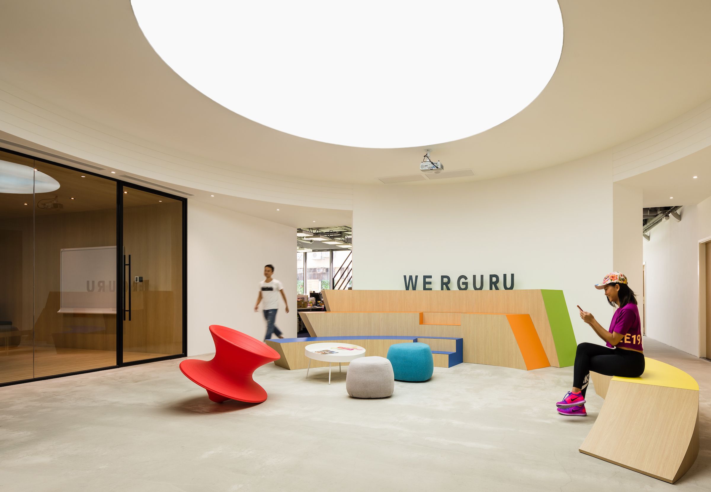 Guru Online Hong Kong Office by Gary Lai, Spatial Concept Limited |  International Design Awards™ Winners