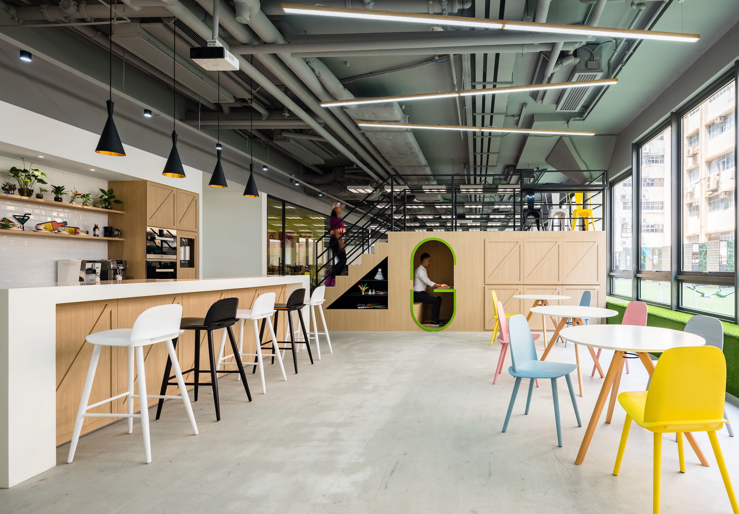 Guru Online Hong Kong Office by Gary Lai, Spatial Concept Limited |  International Design Awards™ Winners