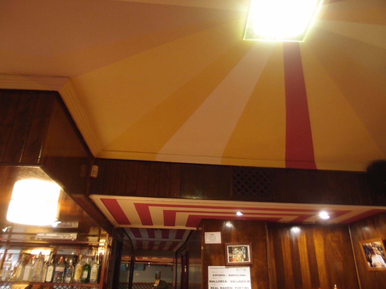 Restauración De Interior En Cafetería Tino, Eduardo Miguel González Fraile | International Design Awards Winners