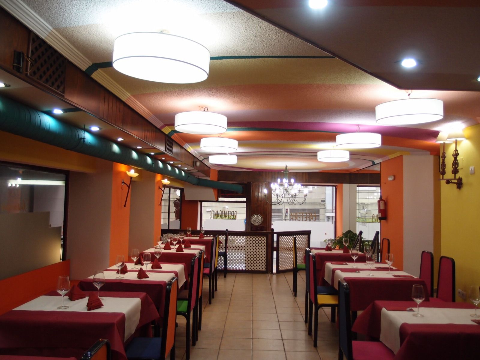 Restauración De Interior En Cafetería Tino, Eduardo Miguel González Fraile | International Design Awards Winners