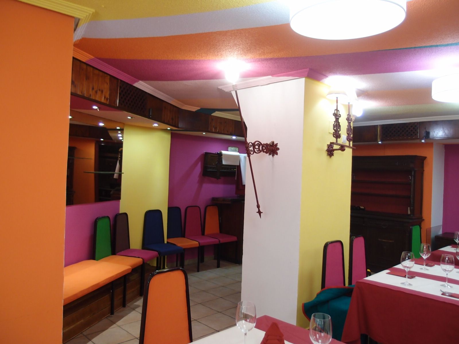 Restauración De Interior En Cafetería Tino, Eduardo Miguel González Fraile | International Design Awards Winners