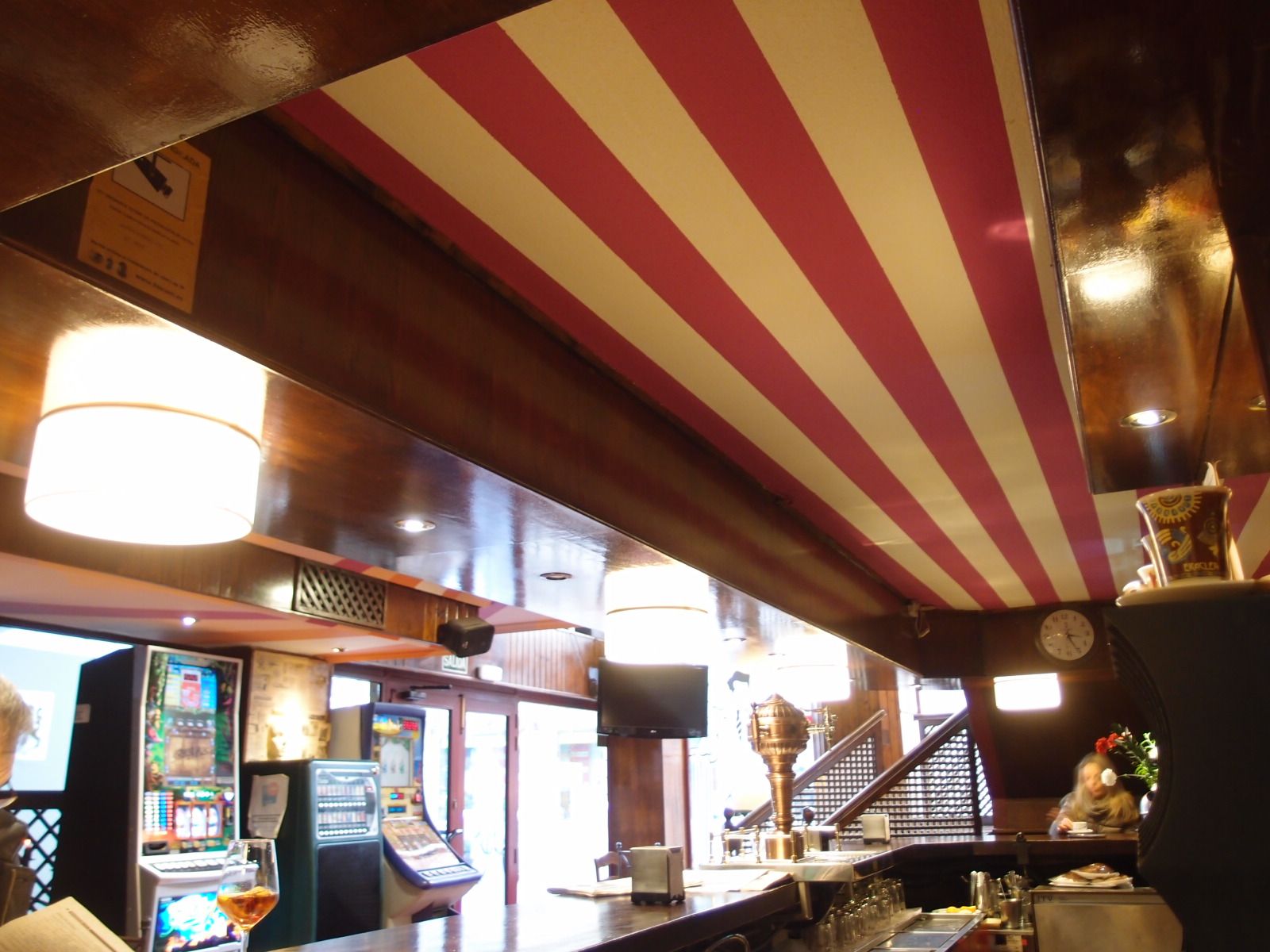 Restauración De Interior En Cafetería Tino, Eduardo Miguel González Fraile | International Design Awards Winners