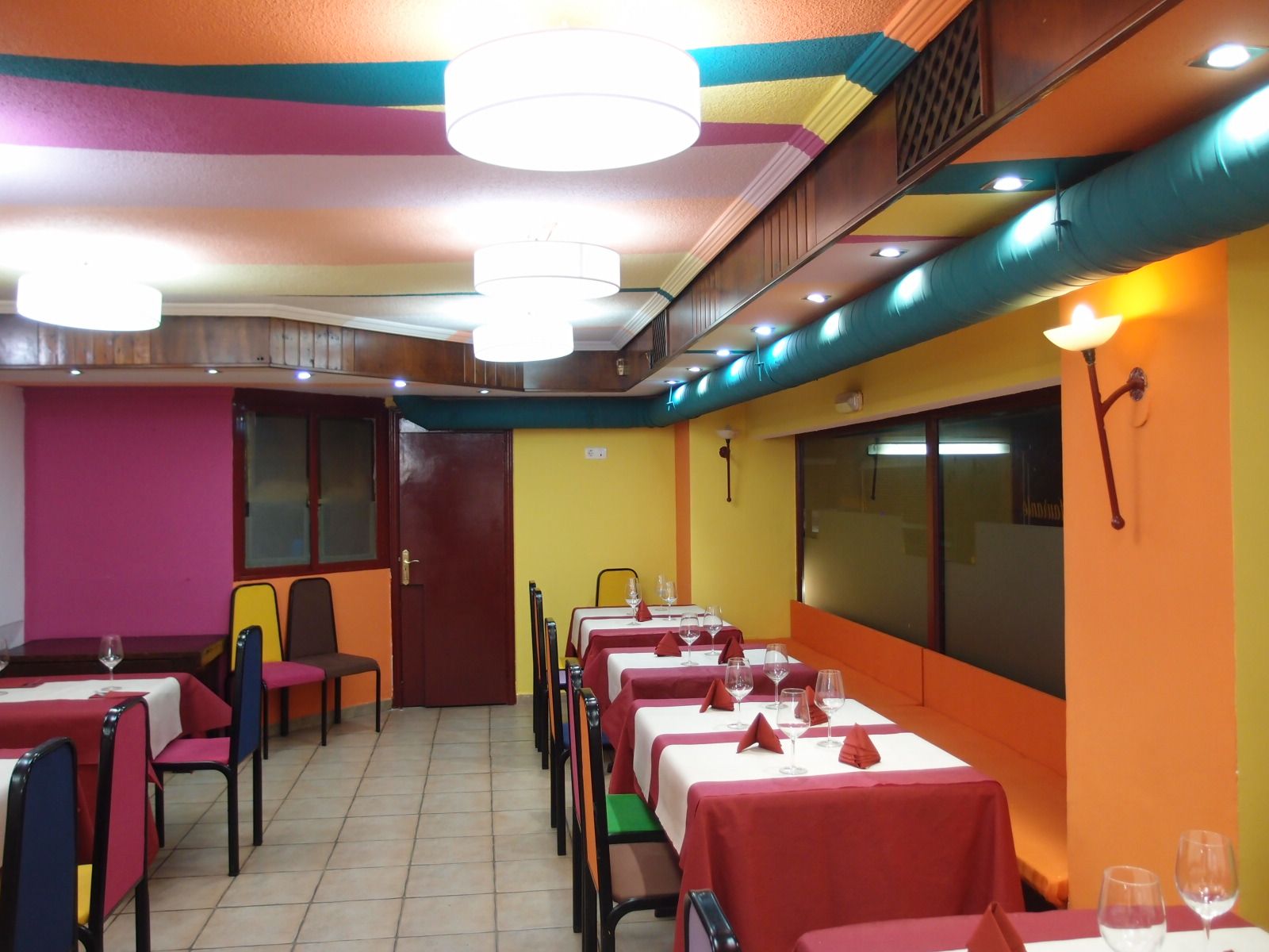 Restauración De Interior En Cafetería Tino, Eduardo Miguel González Fraile | International Design Awards Winners