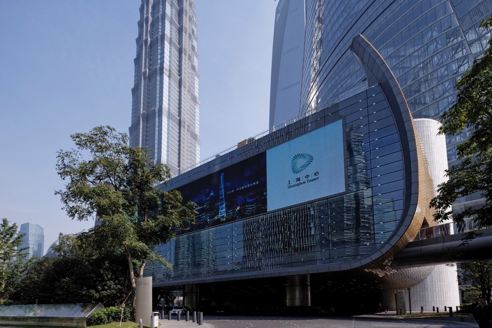 Shanghai Tower Podium Meeting Centre , Gold Mantis | International Design Awards Winners