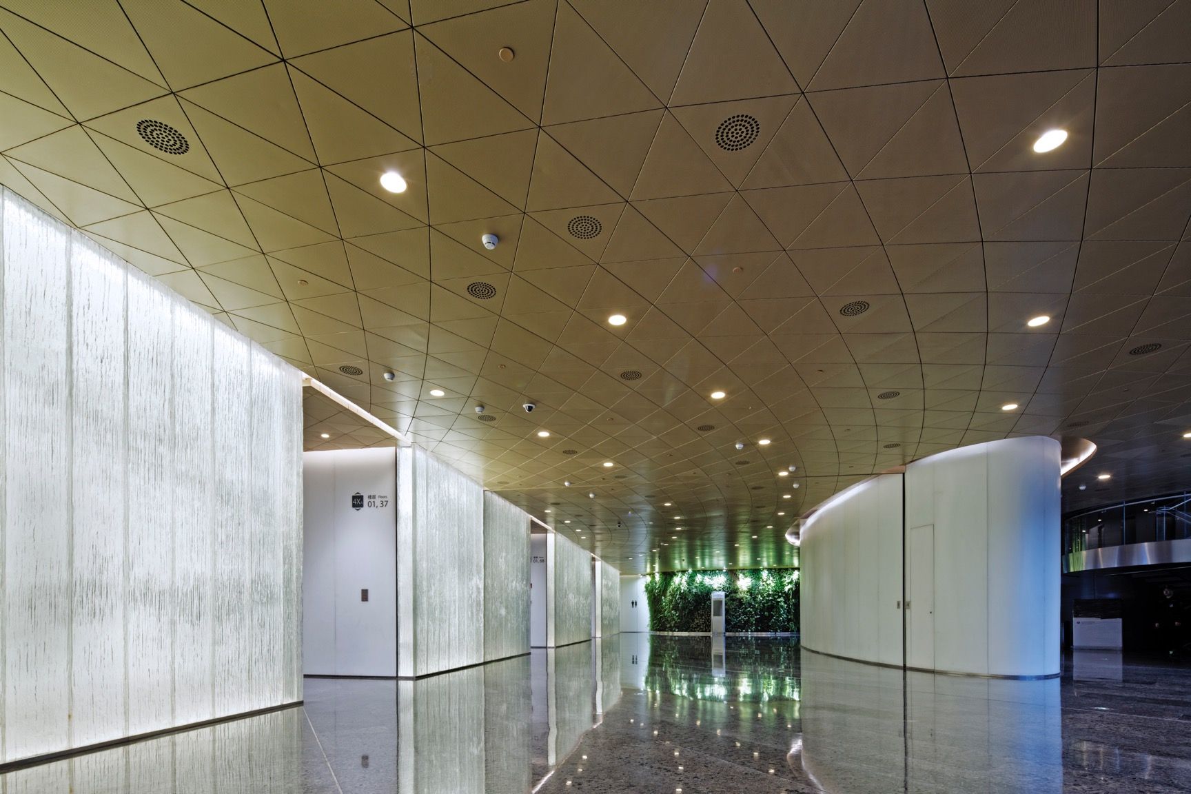 Shanghai Tower Podium Meeting Centre , Gold Mantis | International Design Awards Winners