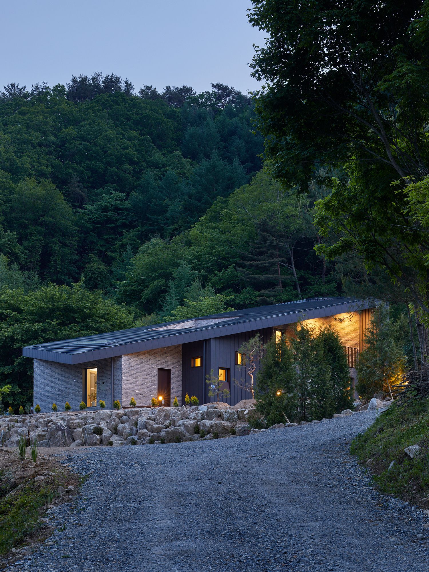 Slope House, Studio EON | International Design Awards Winners