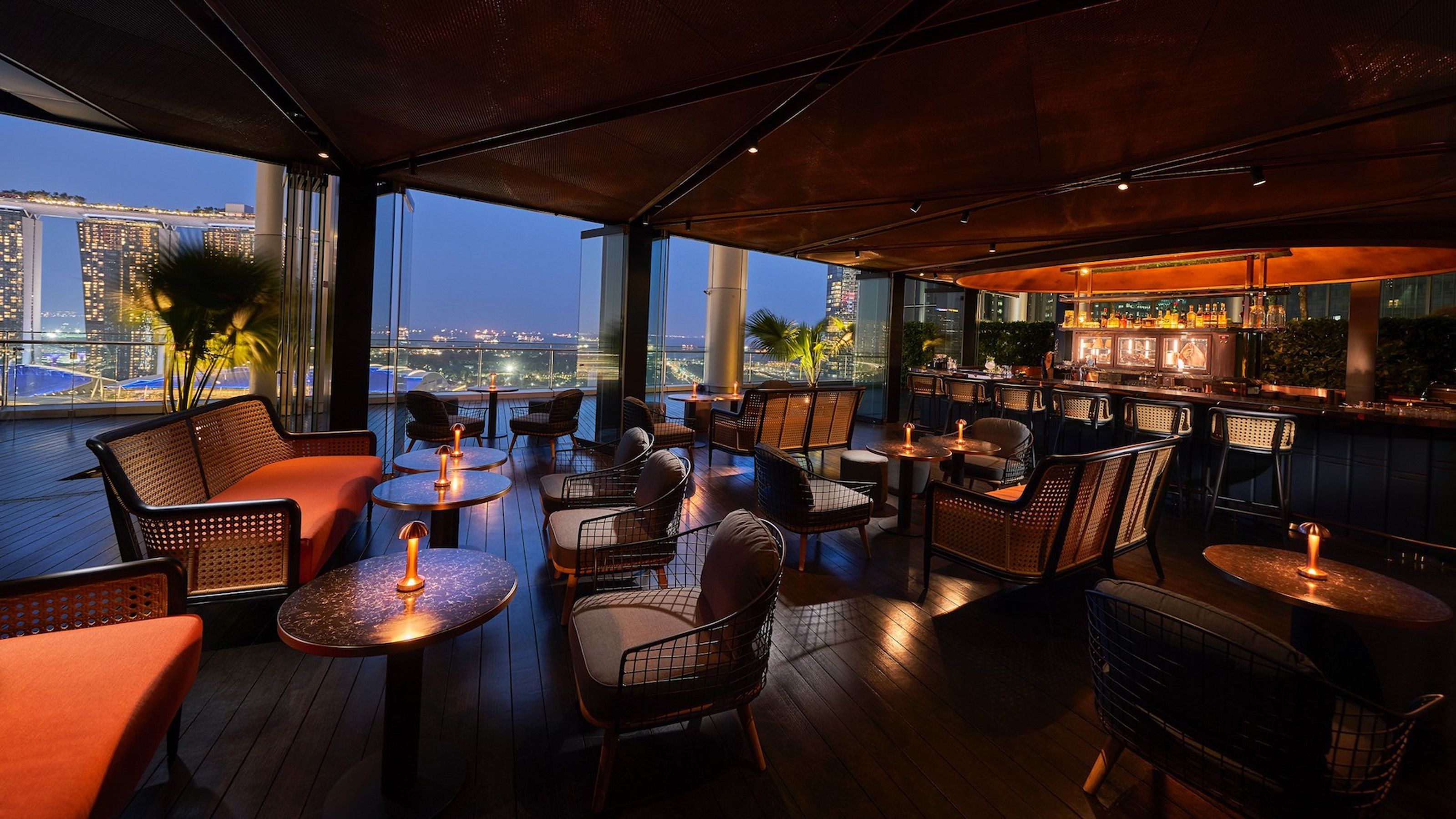 VUE@OUE Bayfront Bar & Restaurant, Klaasen Lighting Design | International Design Awards Winners