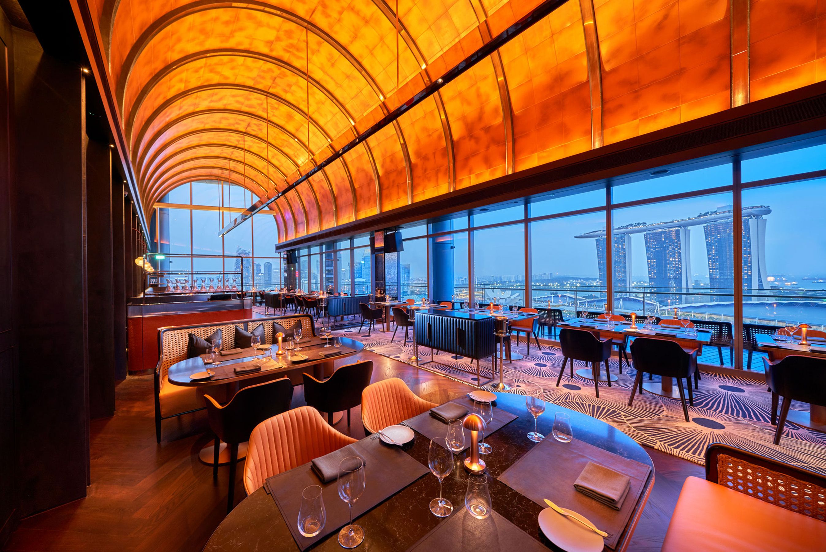 VUE@OUE Bayfront Bar & Restaurant, Klaasen Lighting Design | International Design Awards Winners