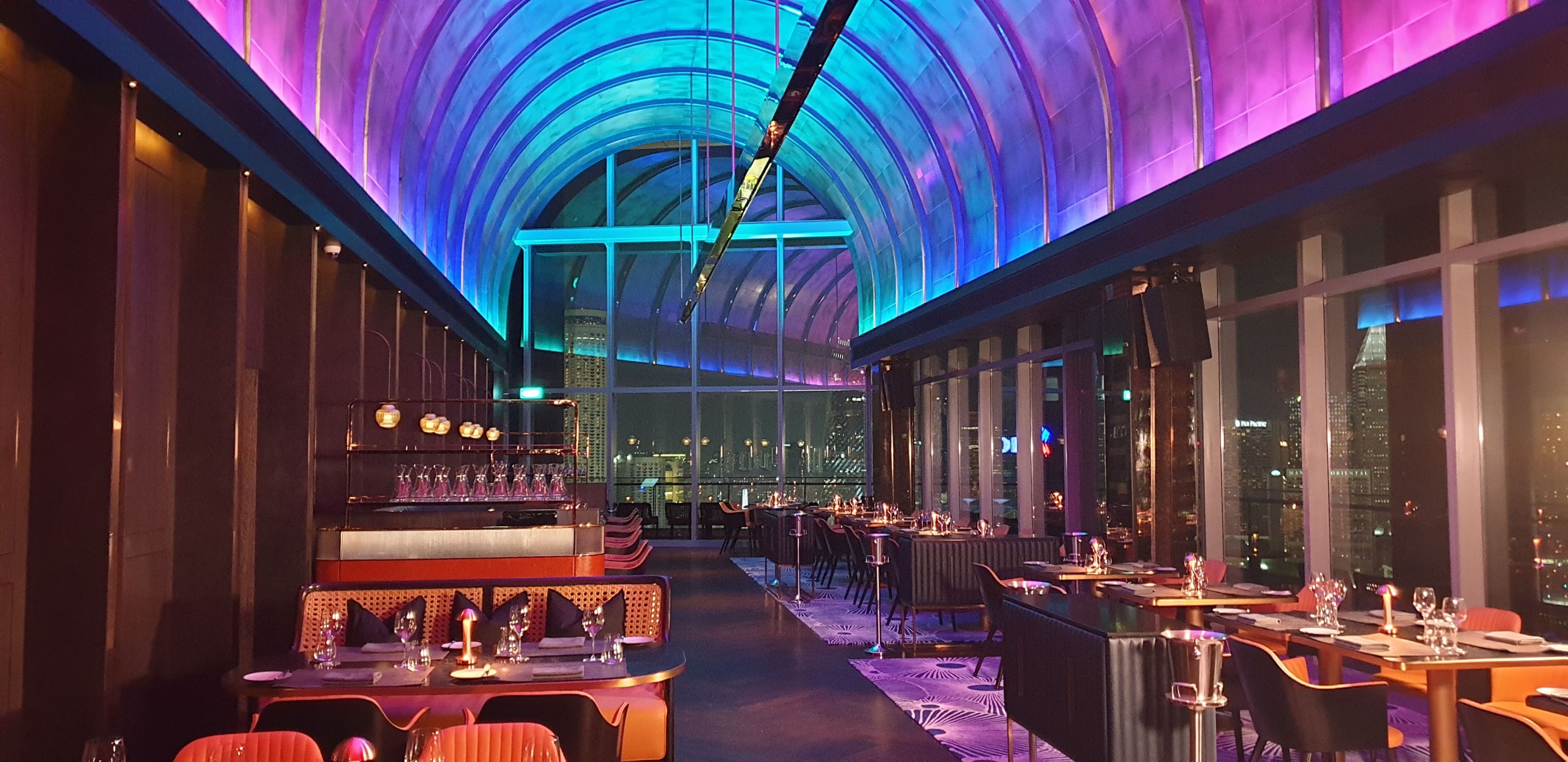 VUE@OUE Bayfront Bar & Restaurant, Klaasen Lighting Design | International Design Awards Winners