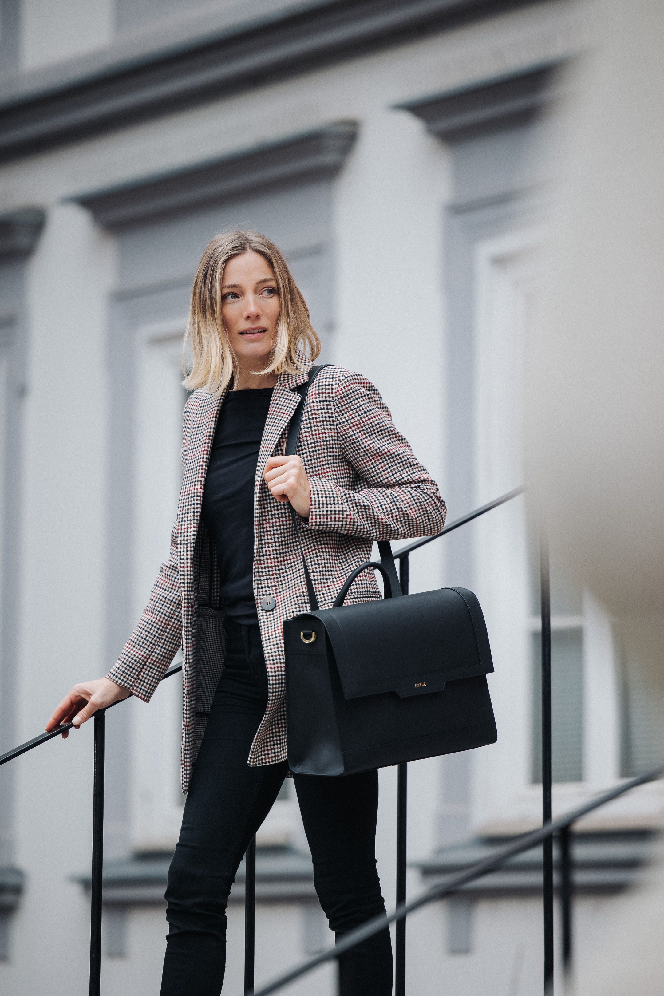 Big Black Bag, Extré | International Design Awards Winners