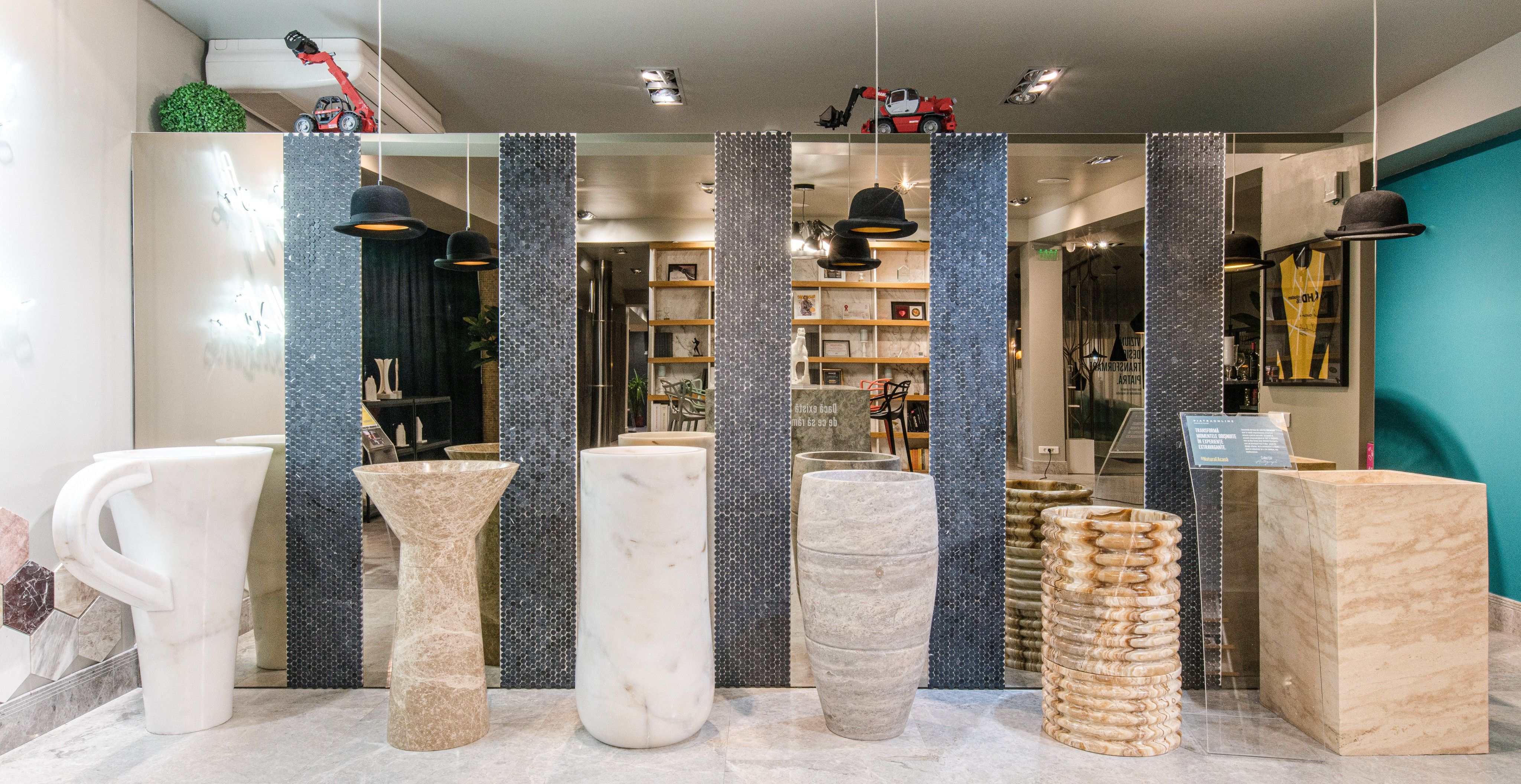 Showroom PIATRAONLINE, PIATRAONLINE | International Design Awards Winners