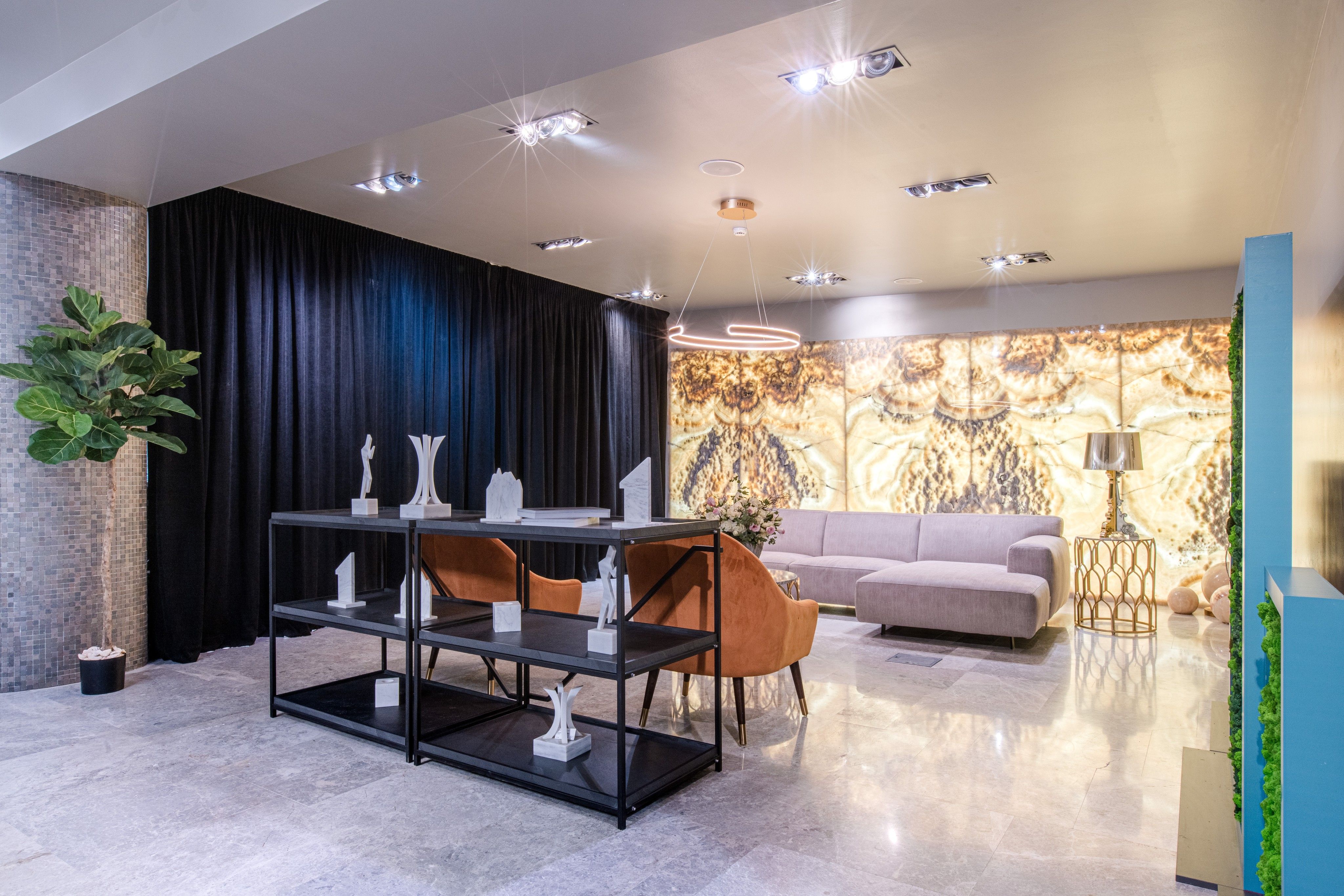 Showroom PIATRAONLINE, PIATRAONLINE | International Design Awards Winners