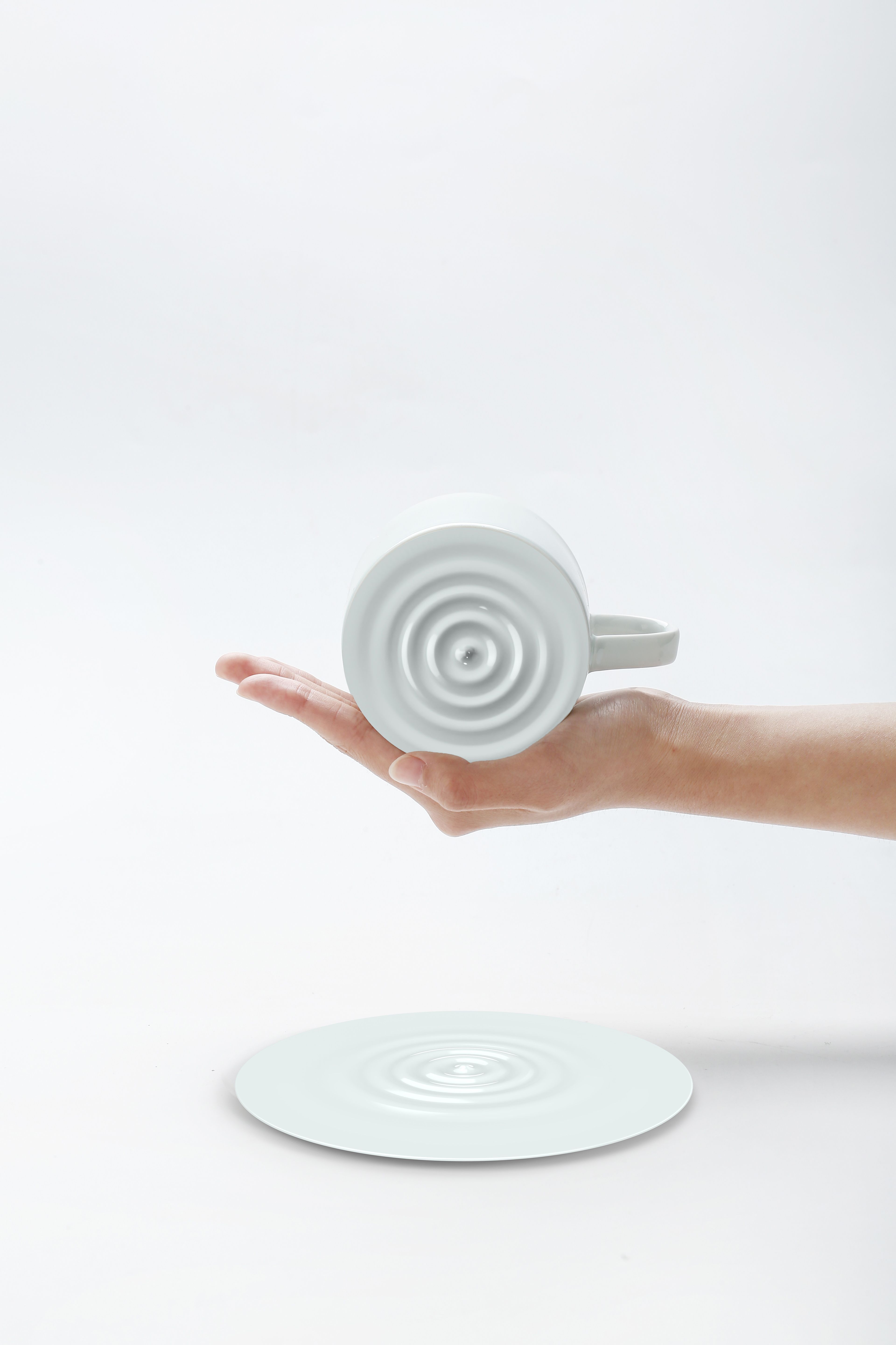 Non-slip coffee cup, Jingdezhen Re-design Ceramic Technology Co., Ltd | International Design Awards Winners