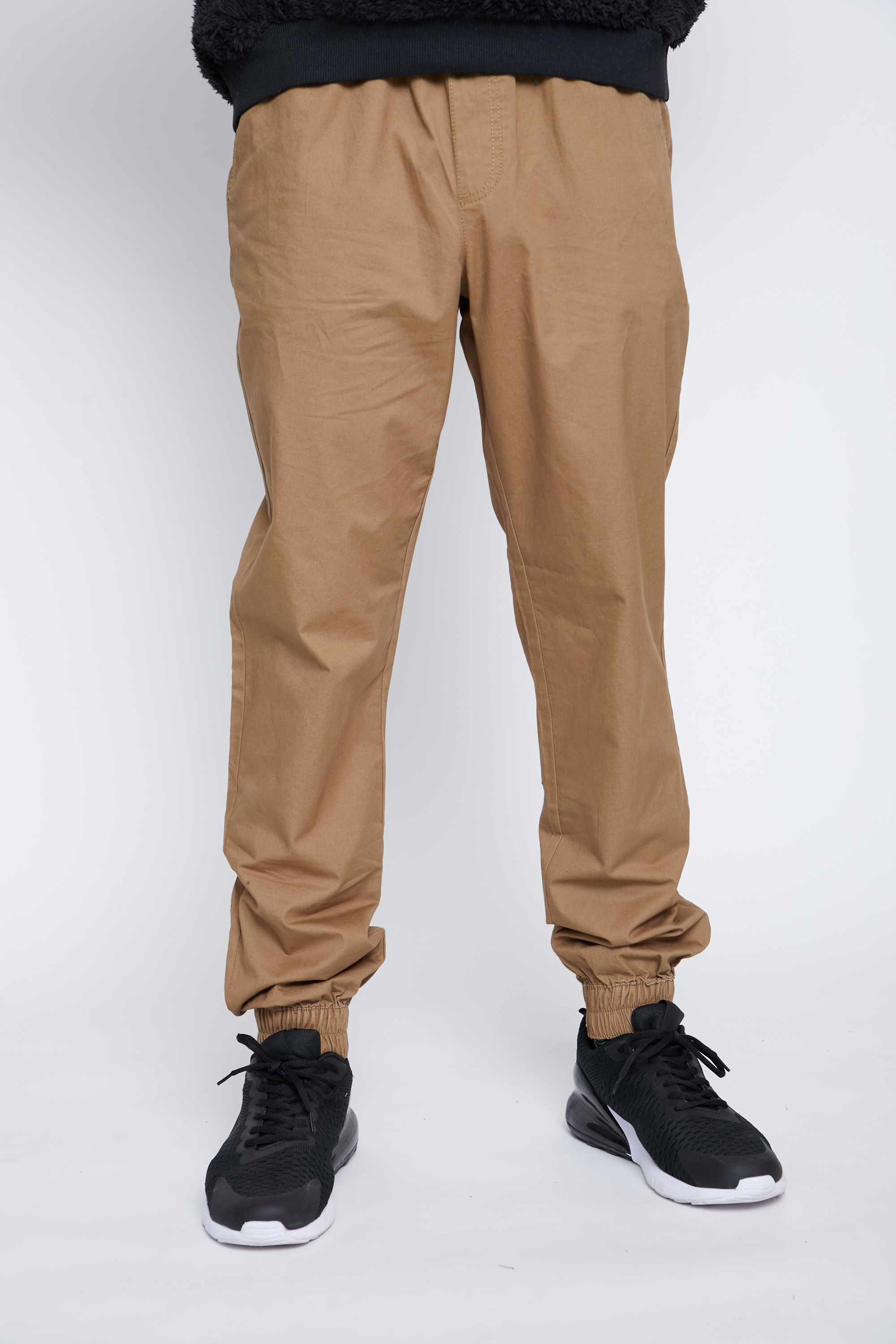 Ripley - PANTALÓN HOMBRE JOGGER GABARDINA BEIGE