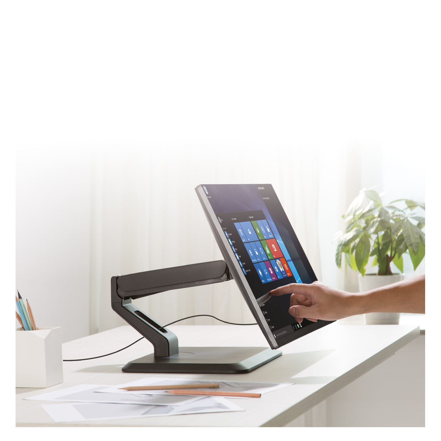 MACROTEL Soporte Monitor brazo articulado sobremesa escritorio hasta 27 |  Falabella.com