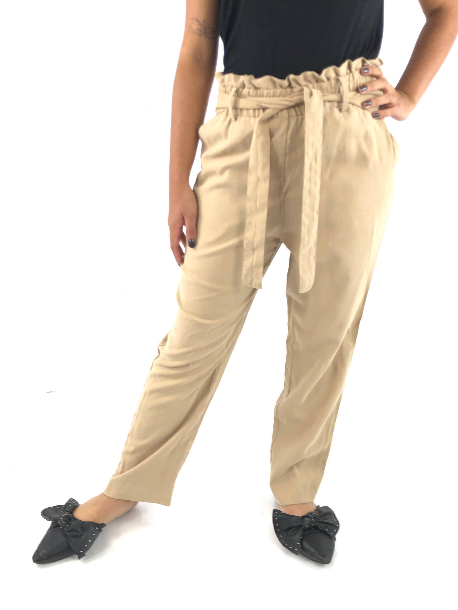 Cómo combinar pantalones marrones de mujer - Vestir con Estilo