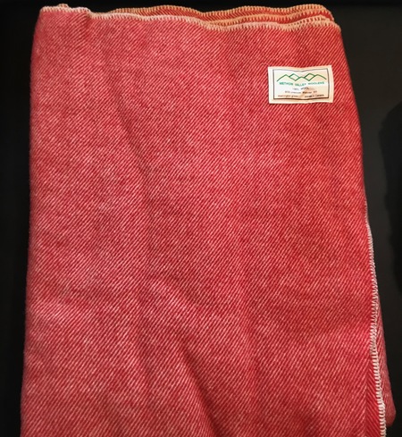 100% wool blanket (red)