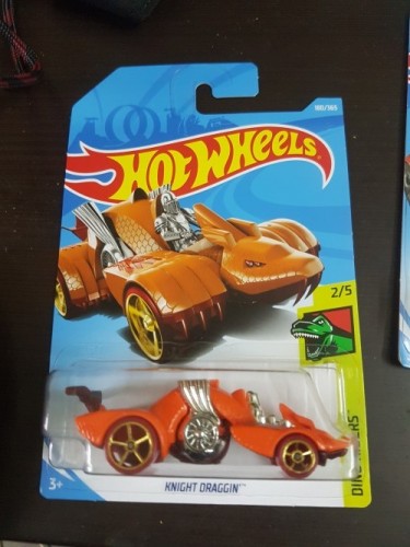 Orange Knight Draggin Hot Wheels 2018 Dino Riders 2//5