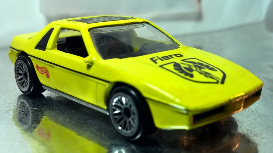 HOT WHEELS PONTIAC FIERO 2M4 COLLECTION