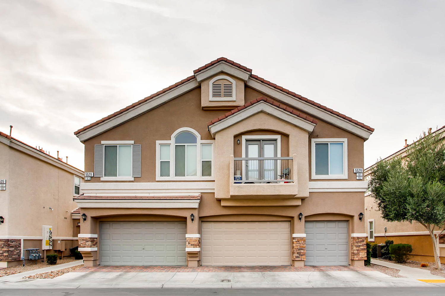 17955 UPGRADED - FRESH PAINT AND CARPET - BEAUTIFUL 3 BEDROOM HOME! WELL MAINTAINED AND RADY FOR IT'S NEW OWNER! COME SEE THIS FIRST AND BE DONE WITH YOUR SEARCH!