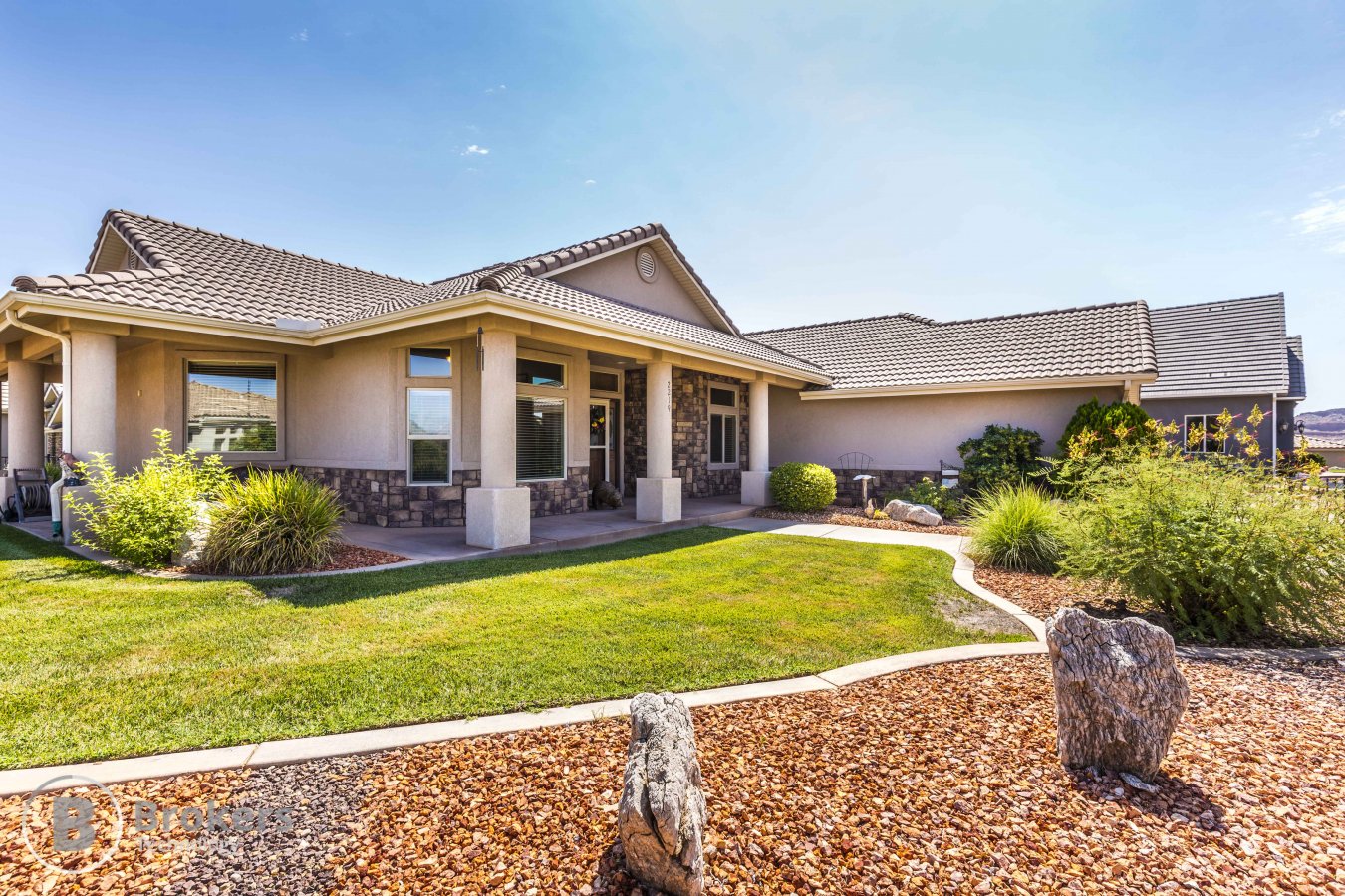 2219 E Knolls Dr