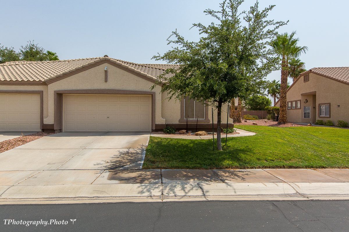 27597 BEAUTIFUL TURN -KEY FULLY FURNISHED TOWNHOME!
Beautiful immaculate townhome on desirable cul-de-sac with an extra large backyard. Quality designer fully furnished is turn-key with everything you see is included. Master bedroom features king bed with Comfortaire mattress dual controls. Marble top dresser, night stand and chest are Verona. Living room features Jonathan Louis International leather reclining sofa and reclining love seat. Entertainment center is Oakley Park by Lane with 58