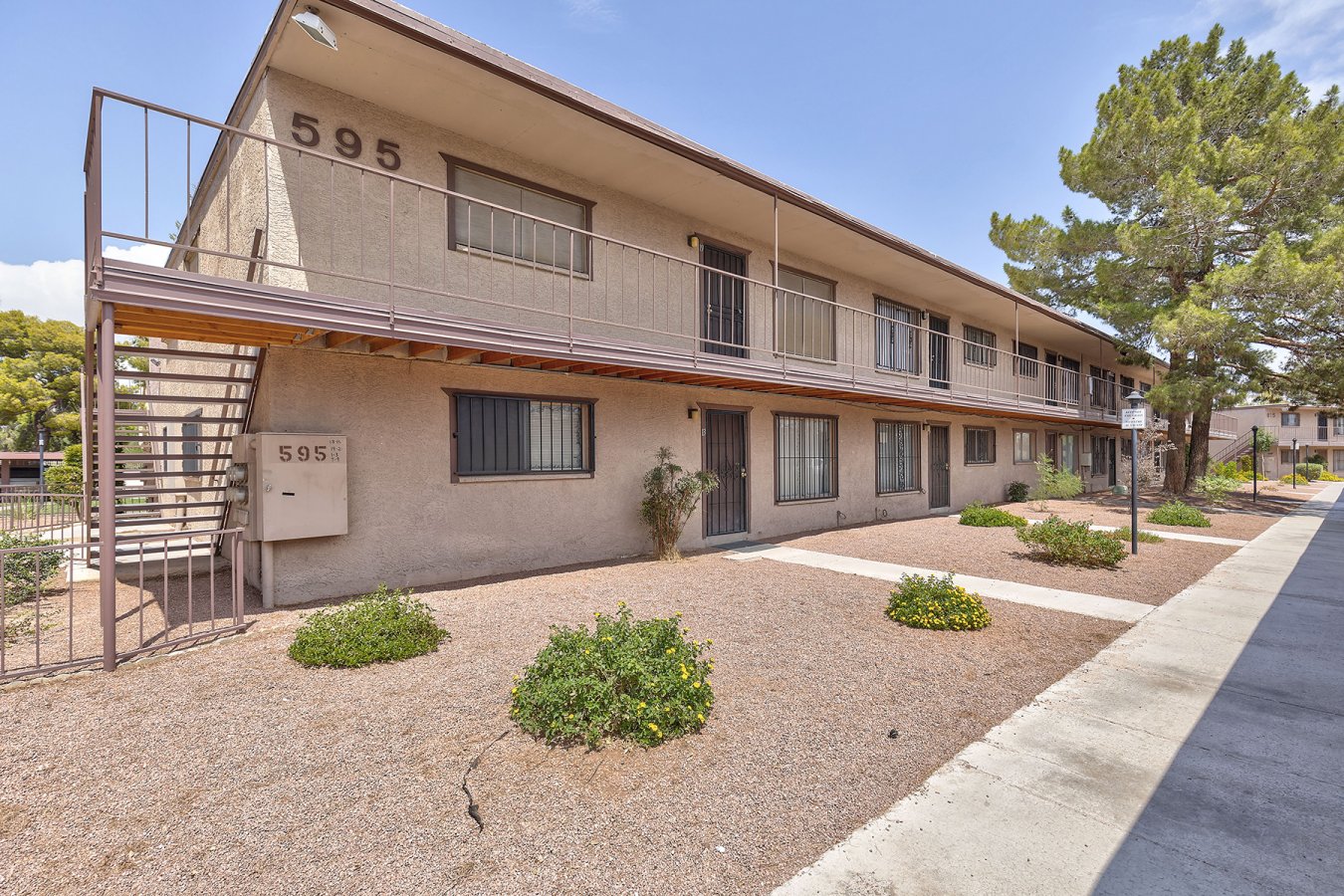 27840 Very nice one bedroom condo on the second floor, open floor plan. Near UNLV & Strip, hardwood floors, tenant inside and willing to stay if there is an interest for an investment property.