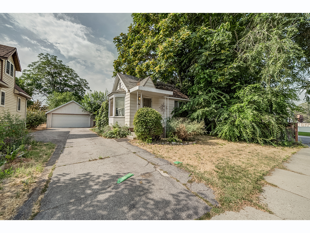 If you are looking for a great investment property or a home that needs a little love and care this is the place for you. Located in the Millcreek area of Salt Lake it has potential.