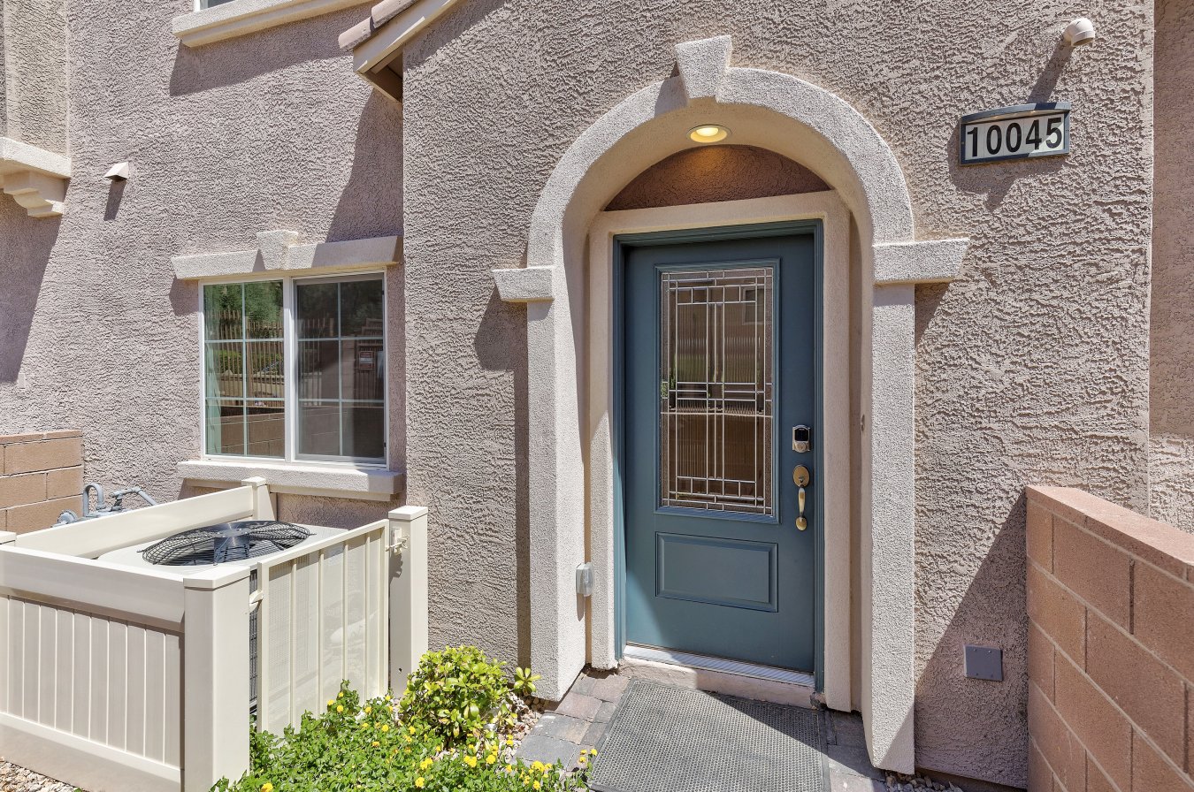 27918 Gorgeous CalAtlantic former MODEL townhome with rooftop deck in Mountains Edge! Located in a gated community which features clubhouse, fitness center & pool/spa. Stainless Steel appliances & washer/dryer included. 3 beds/3.5 baths & 2 full car garage. Gourmet kitchen with tile back-splash, recessed lighting and upgraded white cabinets. Build in wine cooler in great room and mini bar. Over $100K in upgrades! Too much to list! This is a must see!