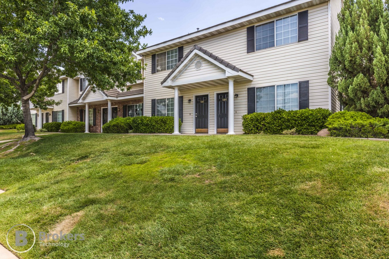28040 Located in the Lexinton Hills subdivision. This is perfect for a starter home, second home or investment property. Low dues at only $115 month. Community pool. Close to shopping, churches, schools, parks and walking trails. Owner/Agent