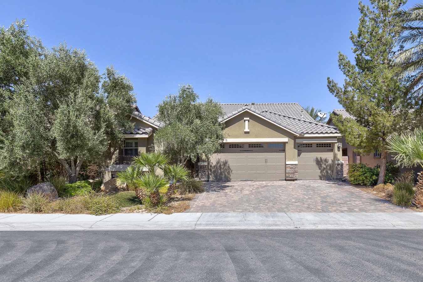 28321 This Amazing Former Model has 3 Bedrooms all with their own Full Bathrooms & Walk in Closets. The Kitchen has Gorgeous Granite Counter-tops, Cabinets that have