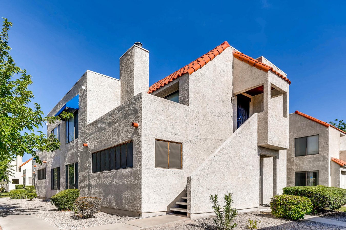 19258 GREAT OPPORTUNITY NEAR THE VEGAS STRIP. 2 BD/2BA, GROUND FLOOR UNIT WITH KITCHEN AND BATHROOM UPGRADES. ENCLOSED PATIO AND 1 ASSIGNED COVERED PARKING. ALL APPLIANCES STAY INCLUDING WASHER AND DRYER. COMMUNITY POOL AND TENNIS COURTS