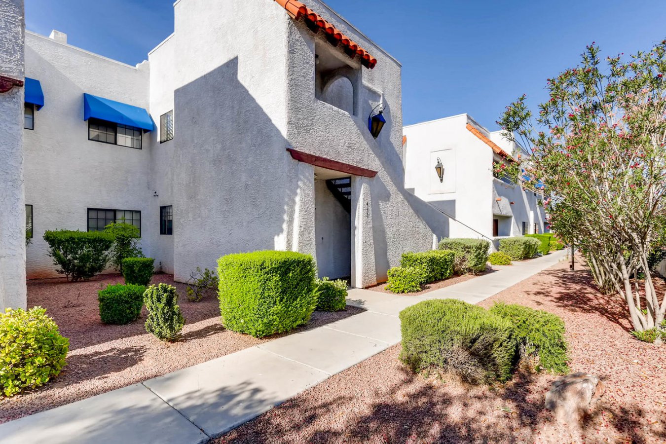 19367 GREAT OPPORTUNITY NEAR THE VEGAS STRIP. 2 BD/2BA, GROUND FLOOR UNIT WITH PATIO AND 1 ASSIGNED COVERED PARKING. ALL APPLIANCES STAY, NEWER WASHER AND DRYER. COMMUNITY POOL AND TENNIS COURTS