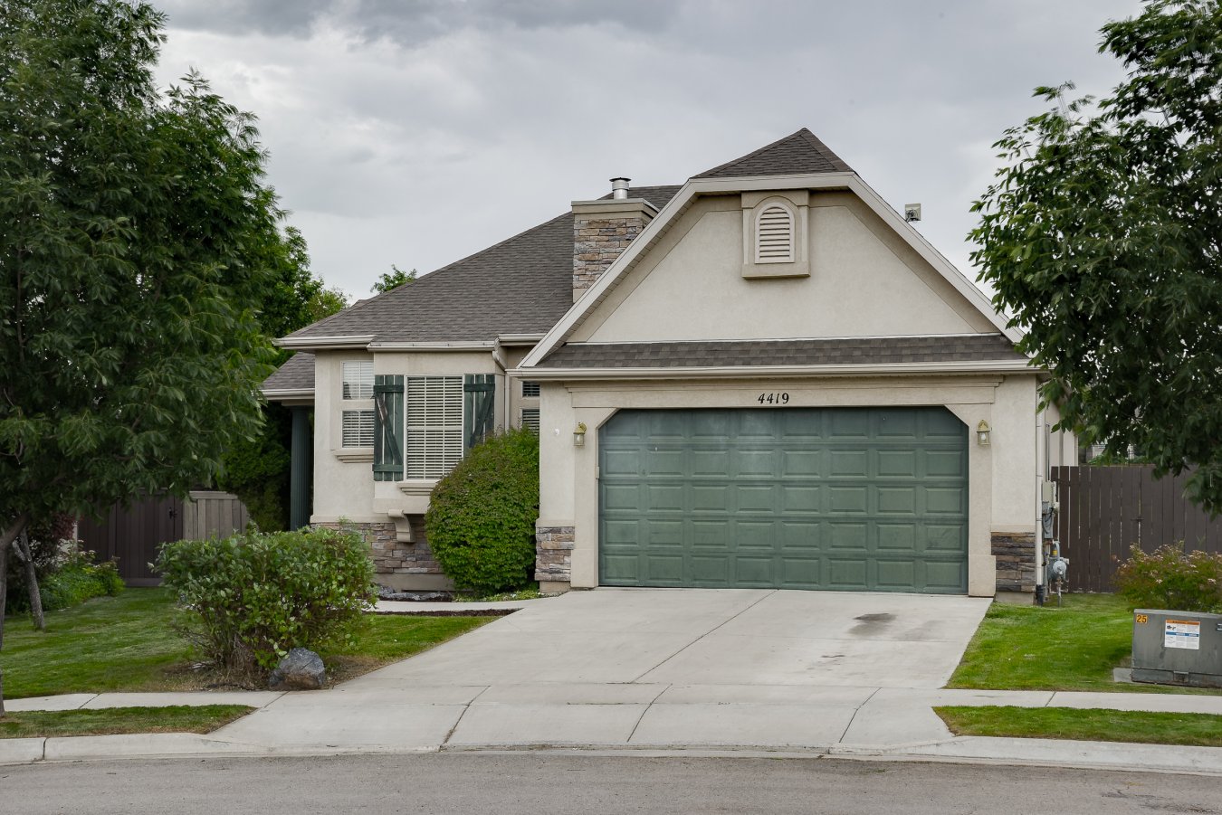4419 Country Wood Dr
